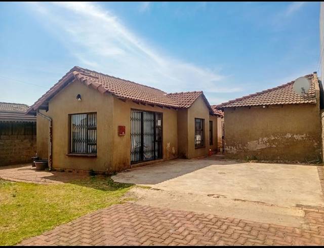 2 BEDROOM HOUSE FOR SALE IN PROTEA GLEN